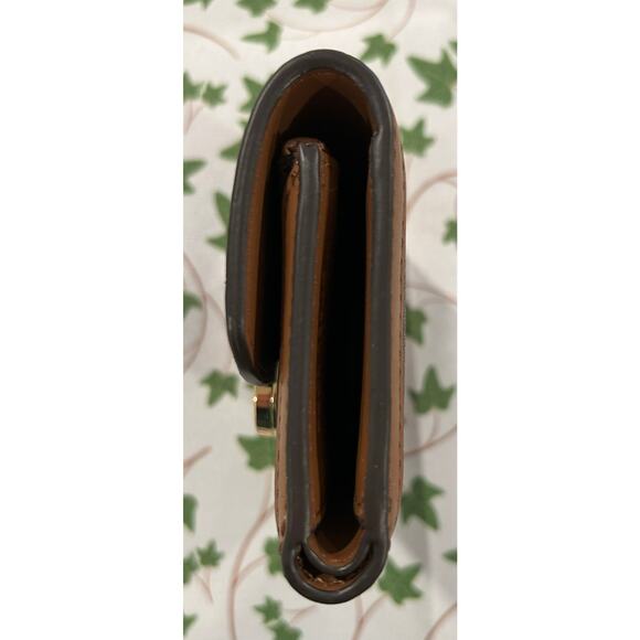 NWOT- Michael Kors Leida Medium Signature Logo Wallet - Picture 4 of 7